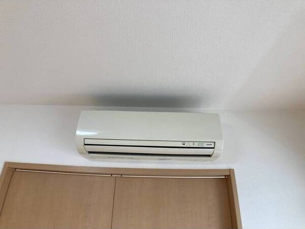 その他設備　夏もカラッと快適なエアコン付き♪