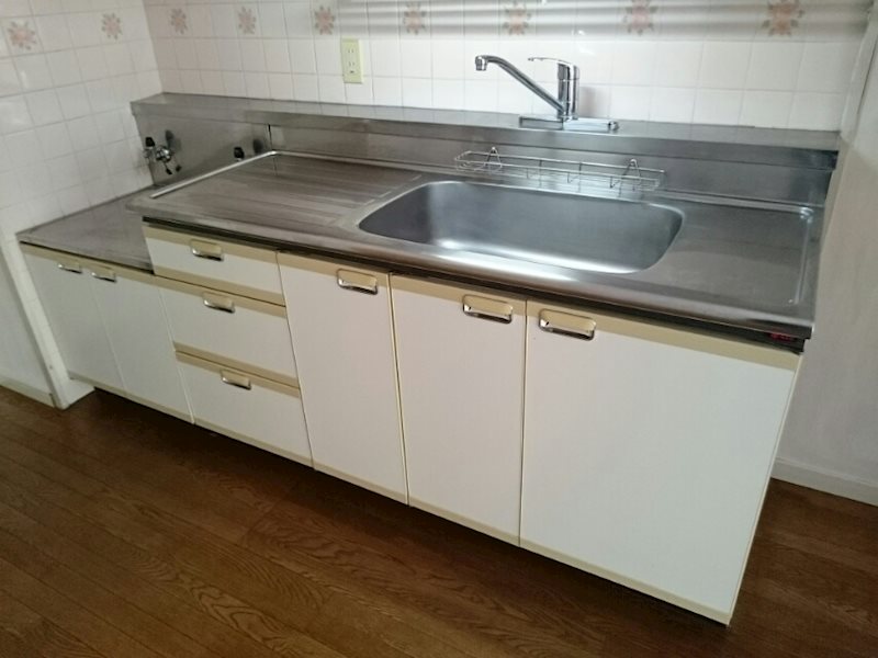 キッチン　同建物、他号室写真参照