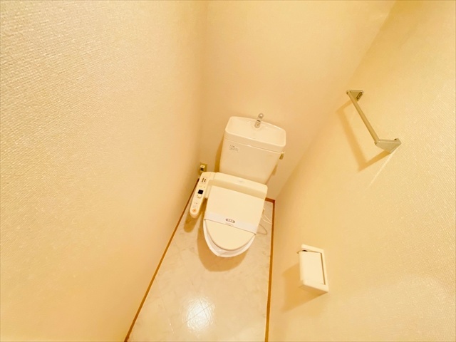 トイレ　同一建物内１０１号室内装写真転載