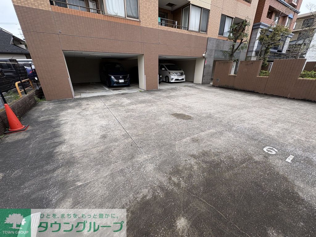 駐車場　駐車場