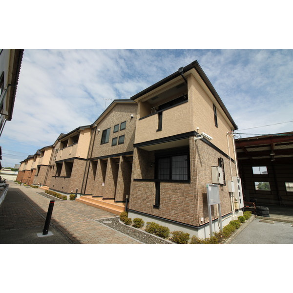 建物外観　２階建てアパートです
