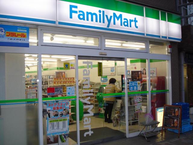 コンビニ　ファミリーマート白鷺駅前店（コンビニ）まで193m