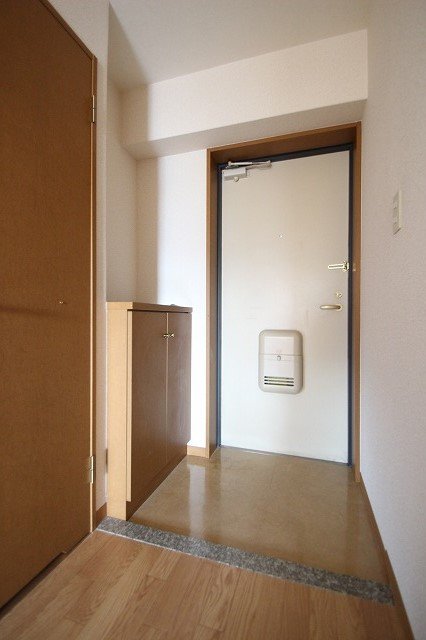 玄関　同物件別号室の写真です。