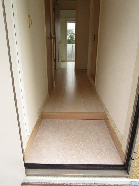 玄関　シューズボックス完備です。（同部屋別イメージです）