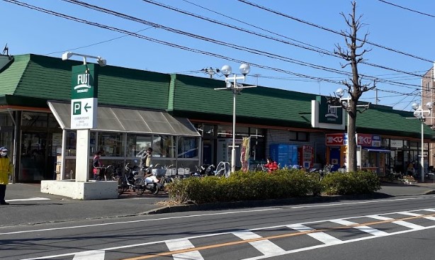 スーパー　SUPER MARKET FUJI(スーパーマーケットフジ)（スーパー）まで382m