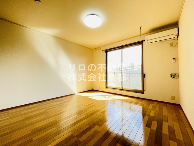 居室・リビング　明るい雰囲気で暮らしやすい！優しい質感の室内がオススメ☆