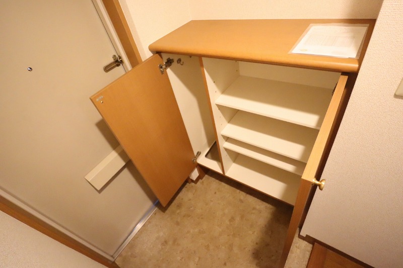 玄関　※別部屋参考画像