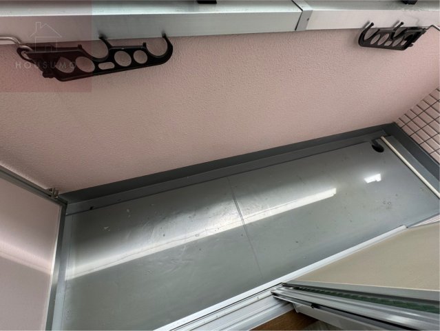 バルコニー　広くて明るい寝室