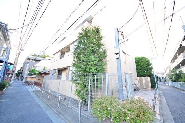 建物外観　鉄筋コンクリート造で安心ですね