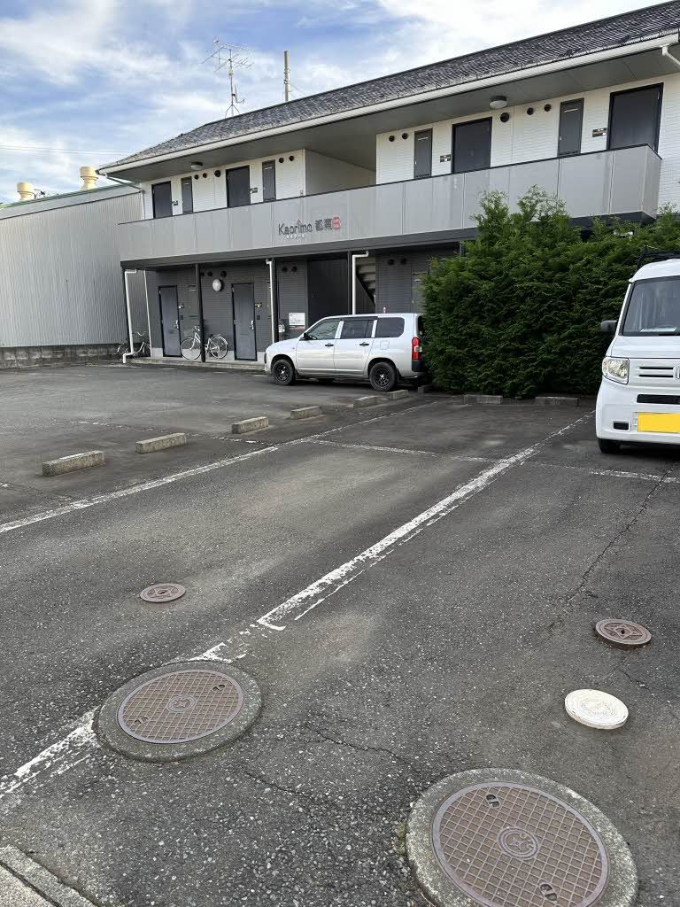 建物外観　駐車場