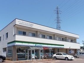 コンビニ　ファミリーマート（コンビニ）まで100m