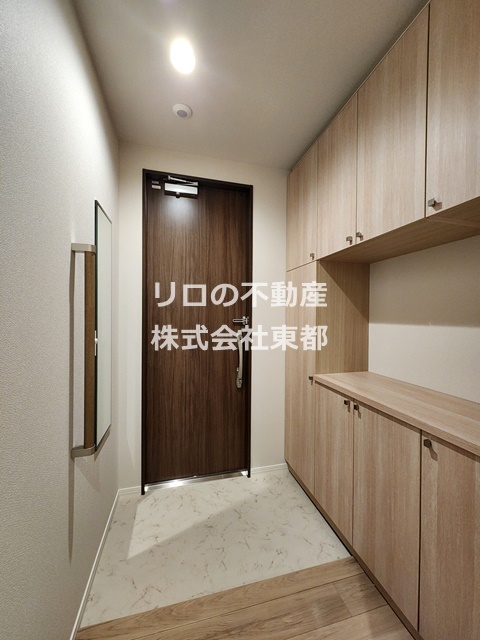 玄関　玄関収納も豊富にあります♪