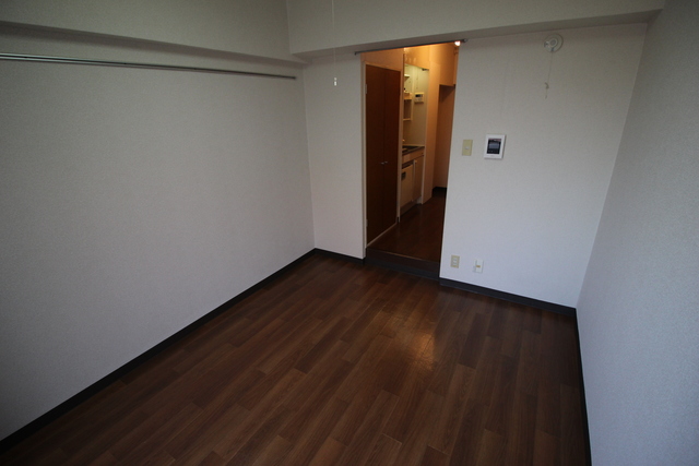 居室・リビング　同物件別部屋写真