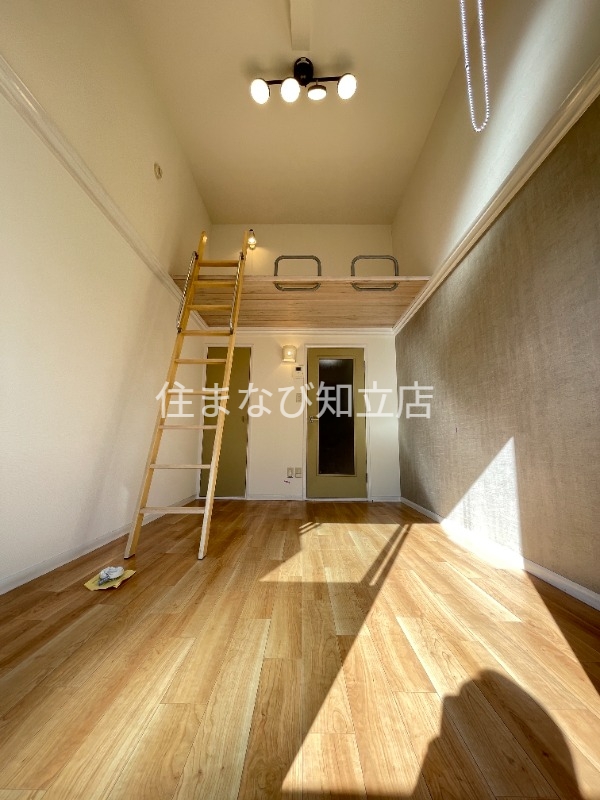 居室・リビング　同型別部屋写真