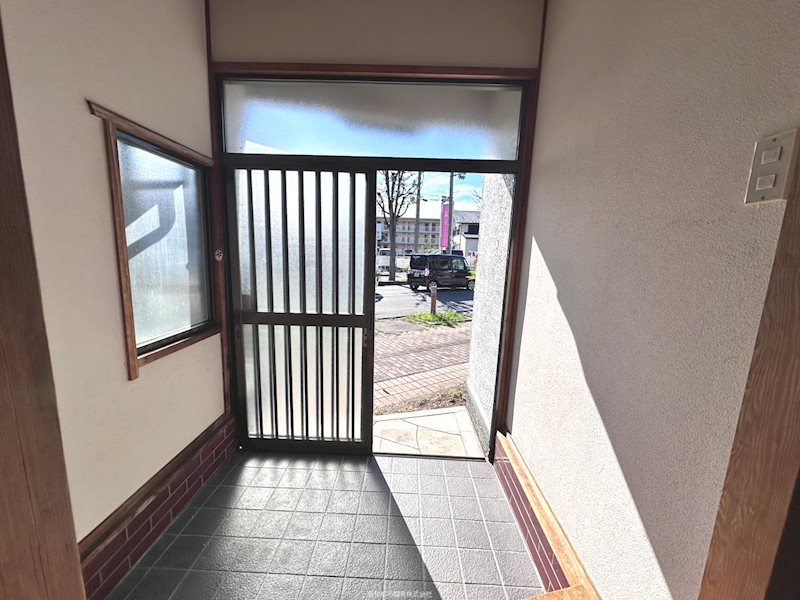 中野町貸家の玄関写真