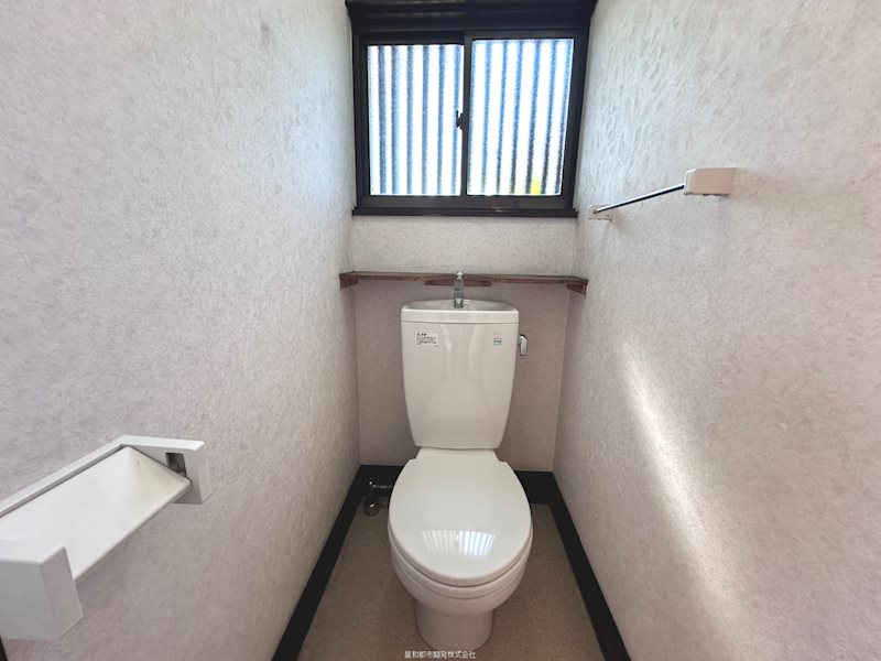 中野町貸家のトイレ写真