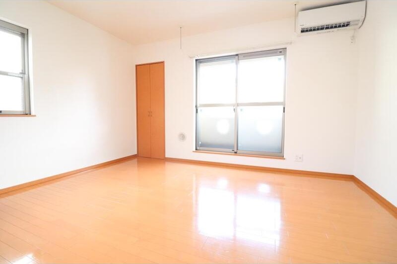 居室・リビング　開放感のあるゆったりとしたお部屋です♪