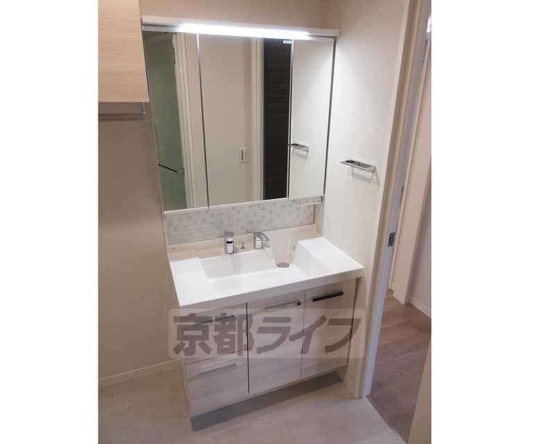 洗面設備　独立洗面台も付いている！