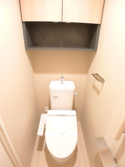 トイレ　落ち着いた色調のトイレです