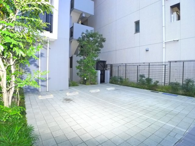 駐車場　駐車場に車を止められます