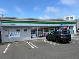 コンビニ　ファミリーマート札幌発寒3条店（コンビニ）まで456m