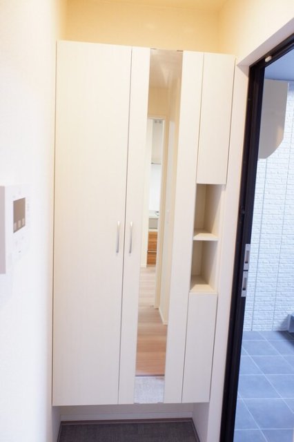 玄関　※別部屋の参考写真です。現状優先となります。