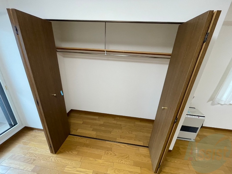 収納　クローゼットは奥行きもあり、荷物が多い方でも安心です。
