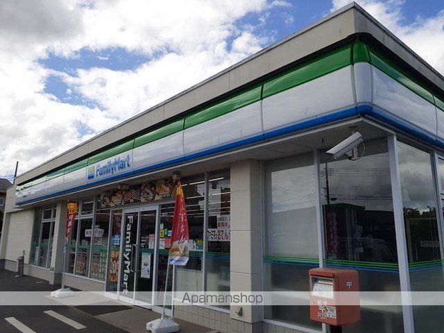 コンビニ　ファミリーマート（コンビニ）まで900m