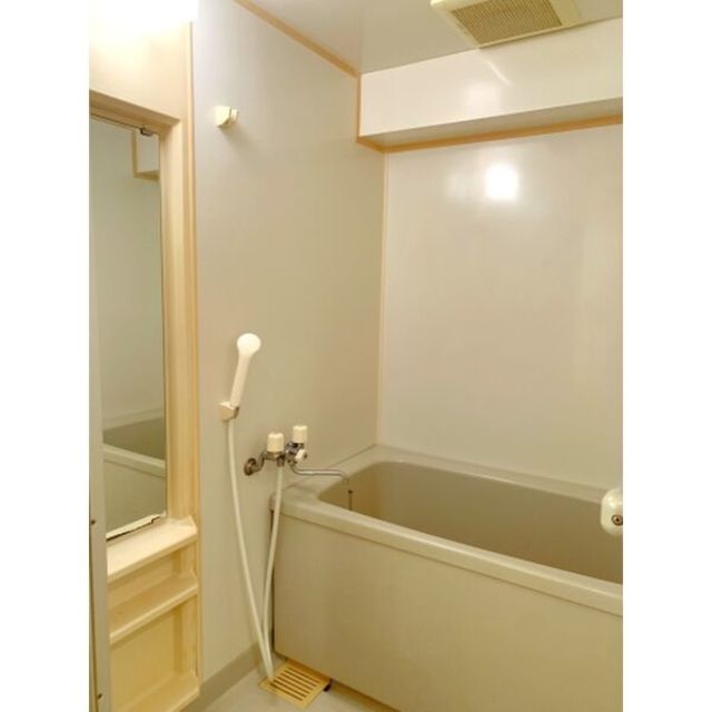 バス・シャワールーム　【浴室】３０５号室の写真になります。現況優先。