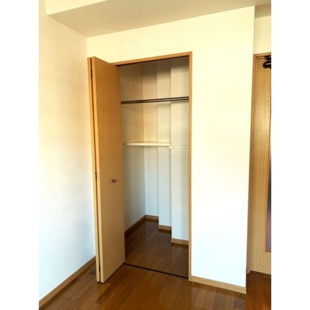 収納　【収納】３０５号室の写真になります。現況優先。