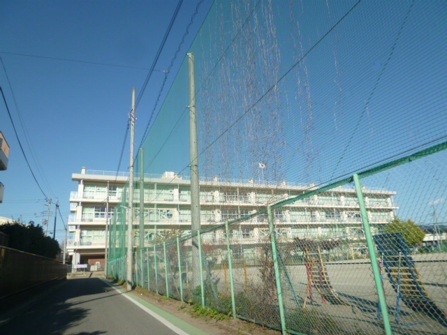 小学校　新座市立野寺小学校（小学校）まで981m