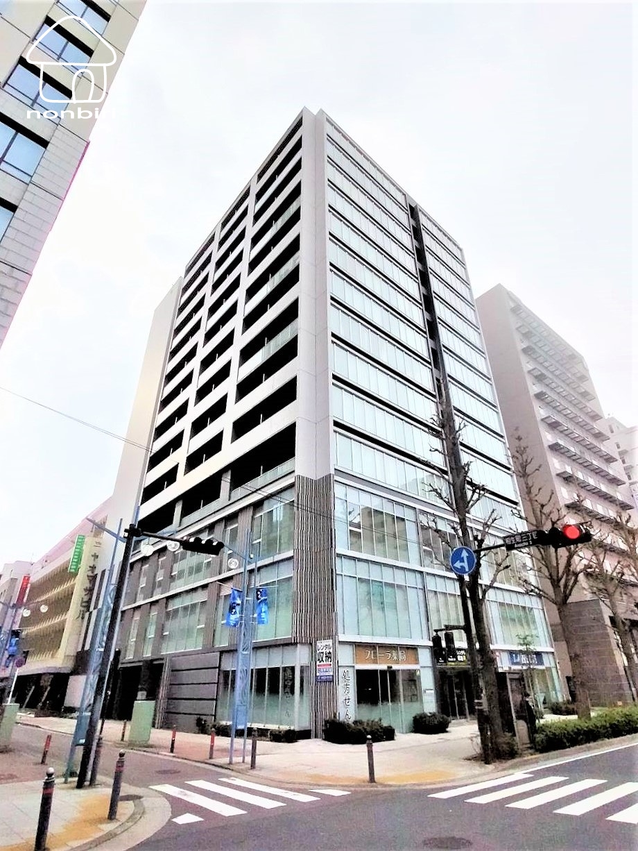 建物外観　角地に合ってかっこいい建物です