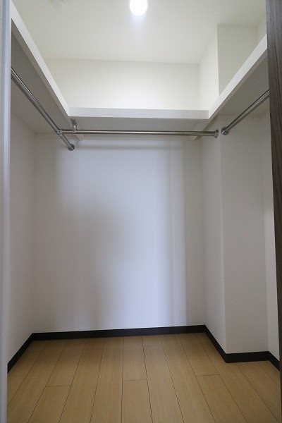 収納　6帖洋室のウォークインクローゼット