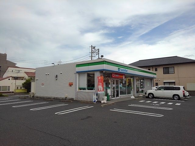 コンビニ　ファミリーマート宇多津駅東店（コンビニ）まで550m