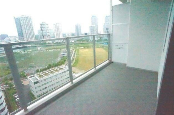 バルコニー　BLUE HARBOR TOWER みなとみらい