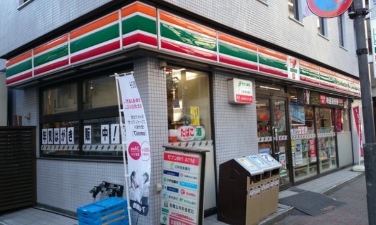 コンビニ　セブンイレブン 港区芝2丁目店（コンビニ）まで498m