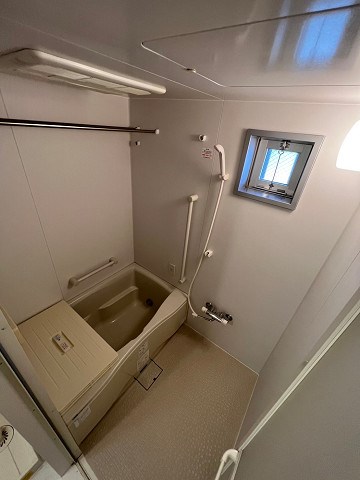バス・シャワールーム　落ち着いた空間のお風呂です