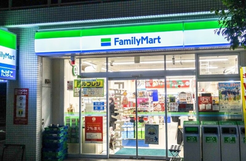 コンビニ　ファミリーマート新町店（コンビニ）まで90m