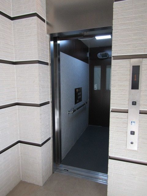 エントランス　☆エレベーター☆
