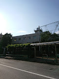 中学校　弦巻中学校（中学校）まで527m