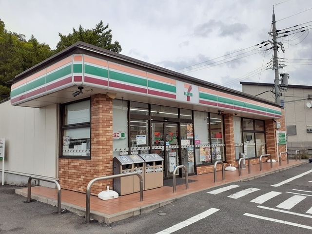 コンビニ　セブンイレブン紀の川打田店（コンビニ）まで655m