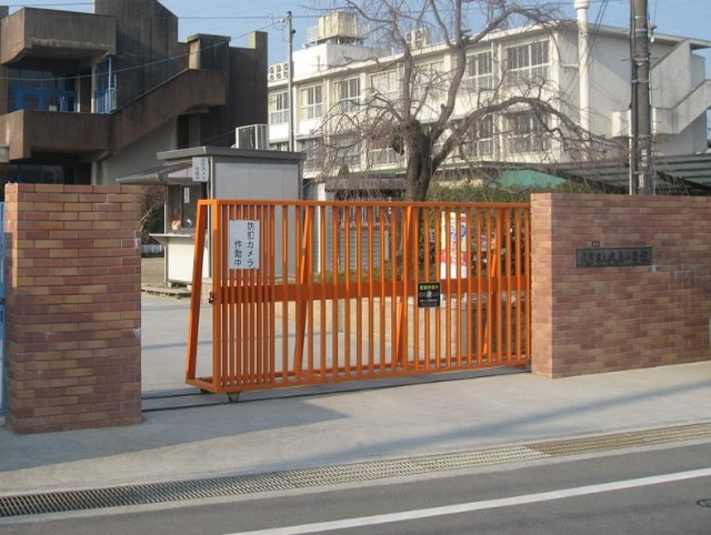 小学校　枚方市立磯島小学校（小学校）まで799m