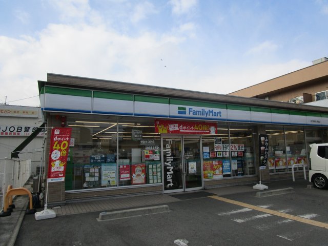 コンビニ　ファミリーマート　枚方御殿山駅前店（コンビニ）まで120m