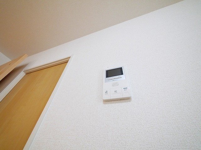 セキュリティ　お顔が見えるモニター付きインターホンで安心。