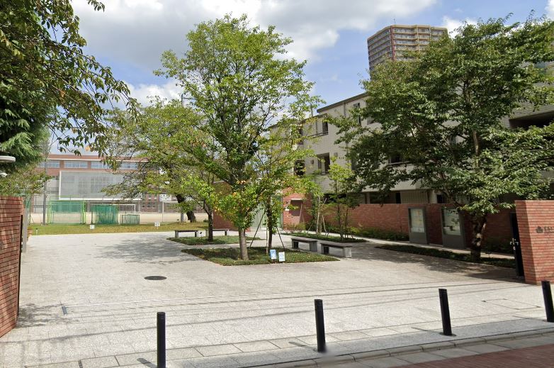 中学校　豊島区立巣鴨北中学校（中学校）まで1205m