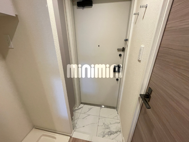 玄関　同間取り別部屋写真です