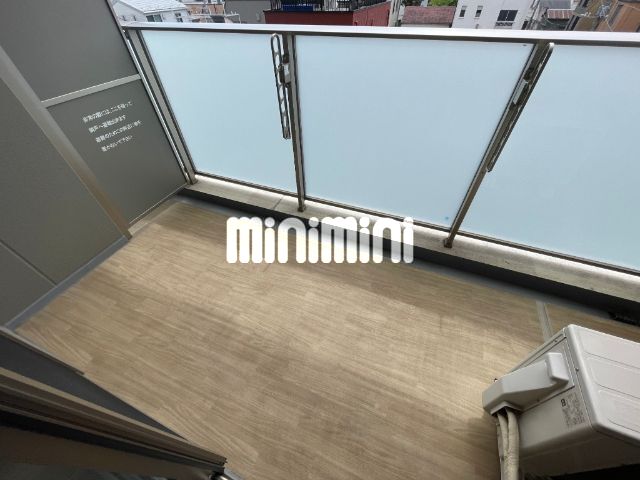 バルコニー　同間取り別部屋写真です