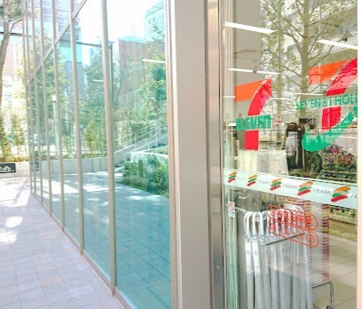 コンビニ　セブンイレブン渋谷区役所店（コンビニ）まで162m