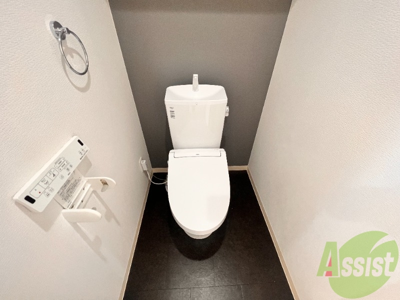 トイレ　温水洗浄便座付きのトイレは、使用しやすくうれしいですね。