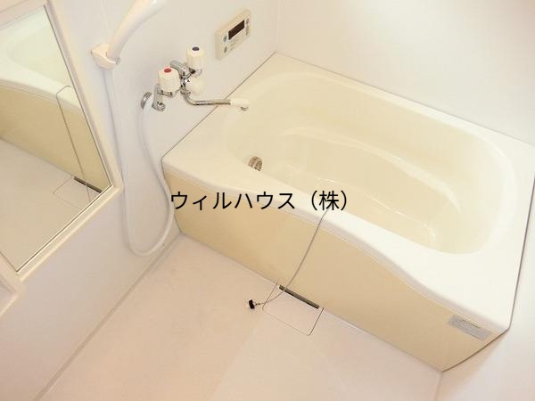 バス・シャワールーム　浴室乾燥機、追い焚き機能付きバス！